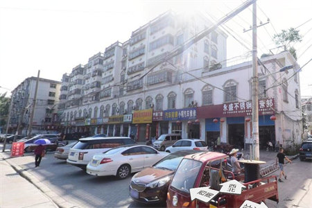 东旺家园出售，房子简单装修，干净明亮